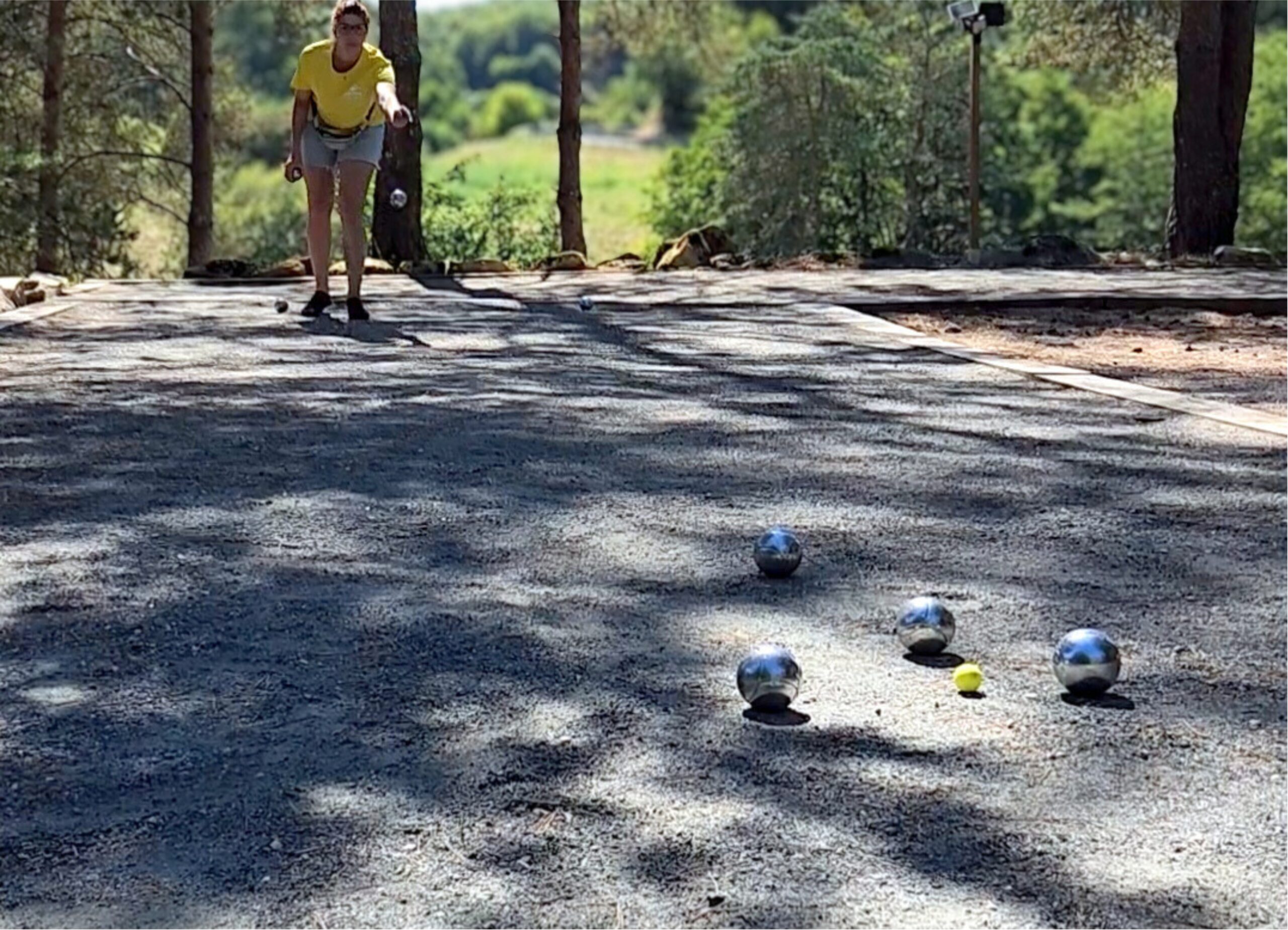 pétanque Concours de pétanque au camping Les Trois Sources dans le Lot, région Occitanie, activité conviviale et familiale en plein air.